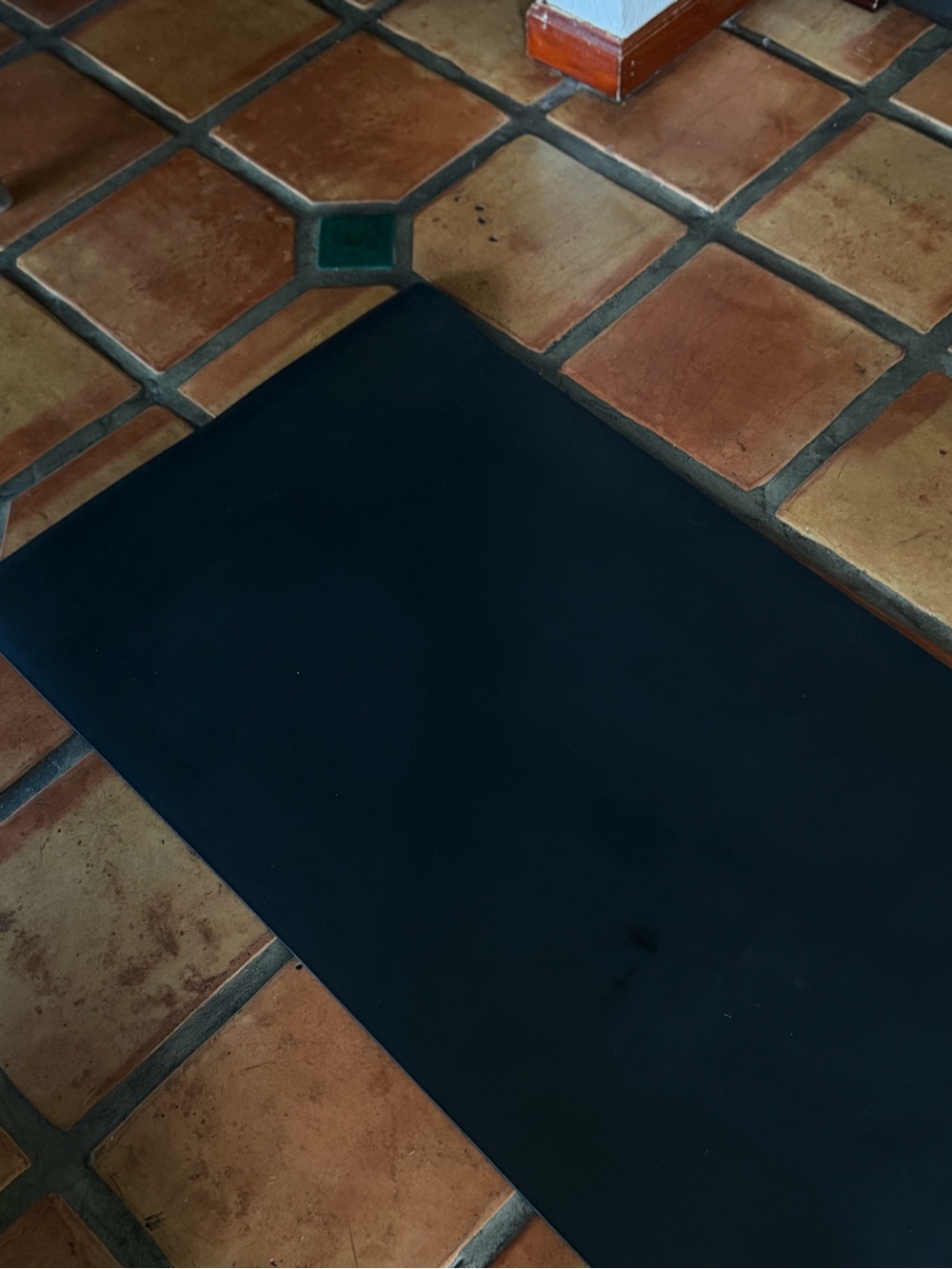 ALO Yoga Black Non-Slip Exercise Mat - Picture 8 of 9
